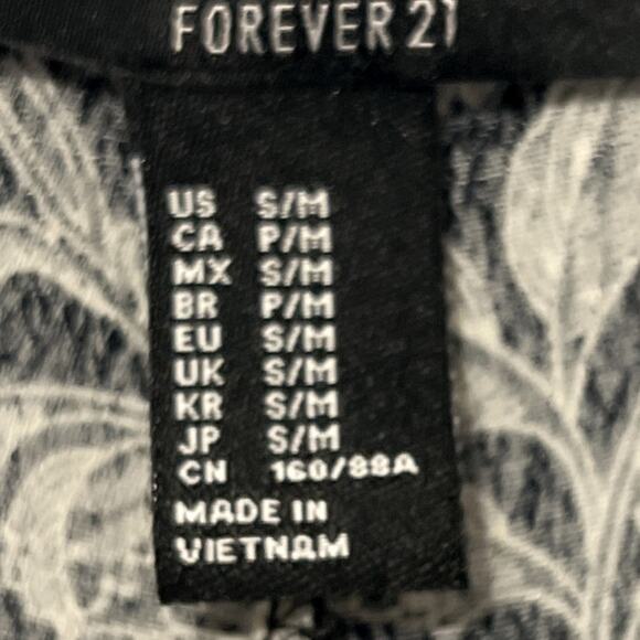 Forever 21 Black & White Floral Kimono Short Sleeve 100%rayon Size Small/Medium - Picture 4 of 5